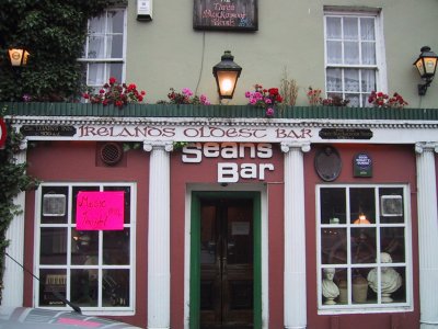 while-seans-bar-is-not-much-to-look-at-now-you-can-drink-in-some-bragging-rights-at-this-tiny-tavern-in-athlone-ireland-it-allegedlydates-back-to-the-year-900-making-it-the-oldest-pub-in-ireland-if-no